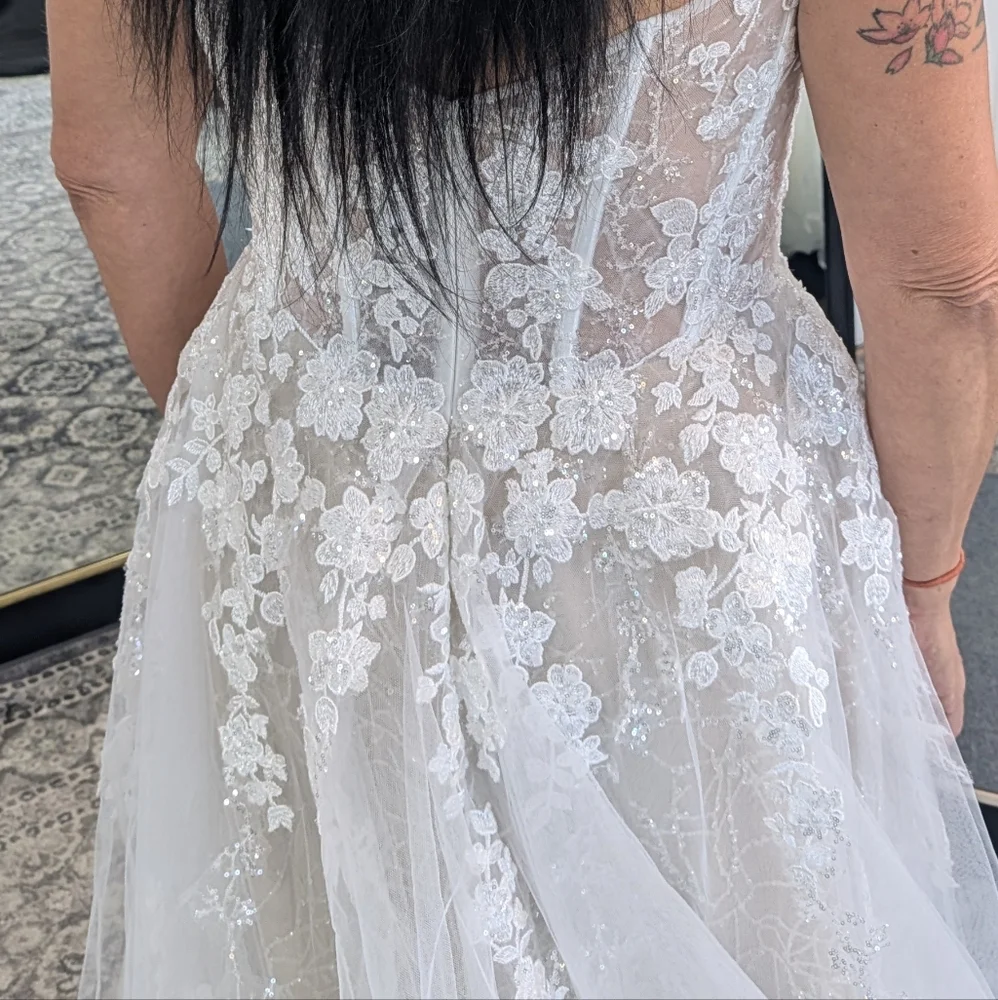 Gorgeous Sweetheart neckline wedding dress - Picture 4 of 9